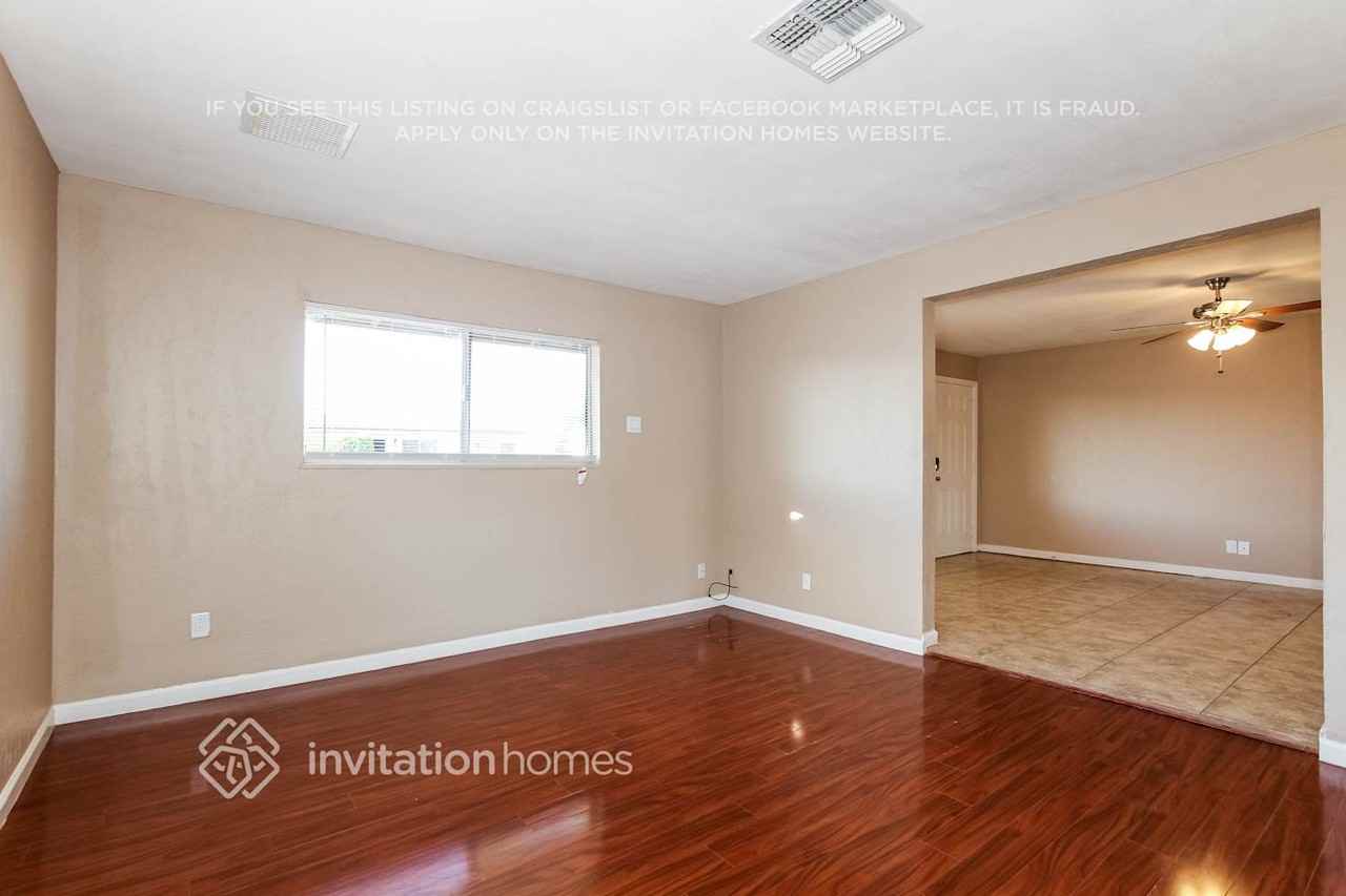 1819 W Oraibi Dr - Photo 4 of 20
