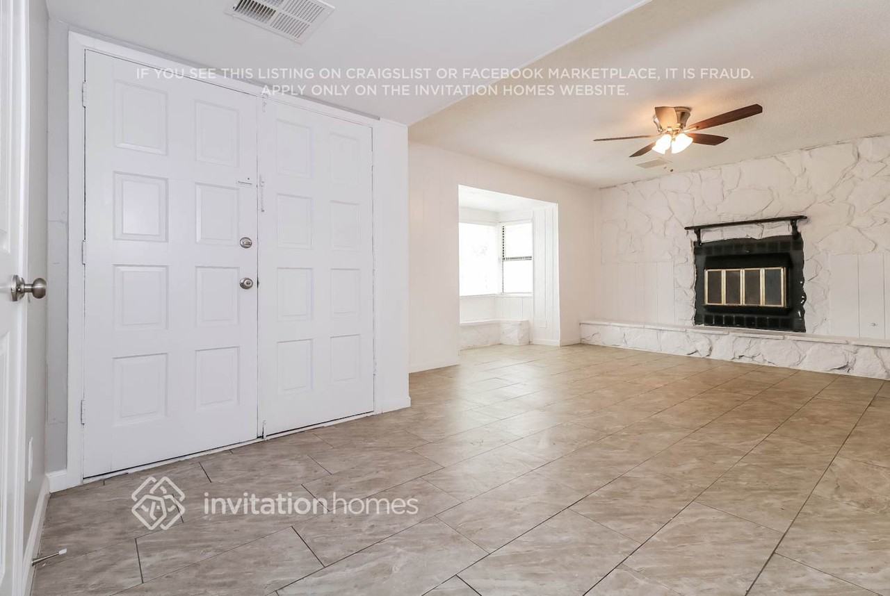 4143 N 74th Dr - Photo 3 of 16