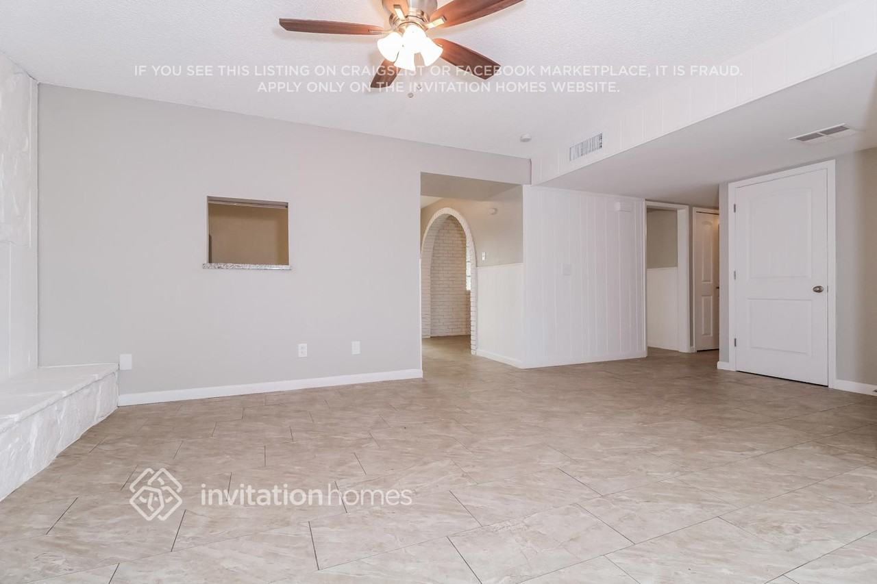 4143 N 74th Dr - Photo 4 of 16