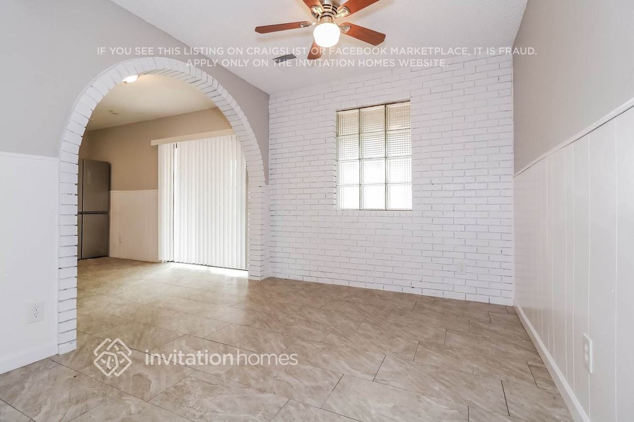 4143 N 74th Dr - Photo 5 of 16