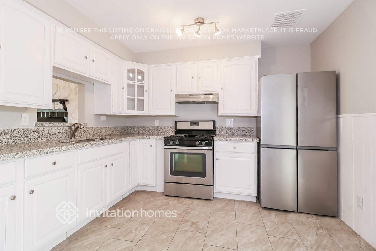 4143 N 74th Dr - Photo 7 of 16
