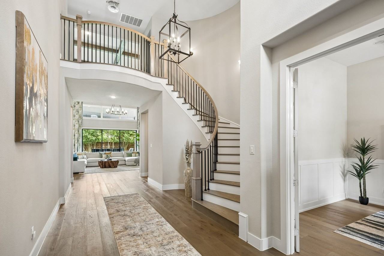 12108 Fieldwood Ln - Photo 4 of 39