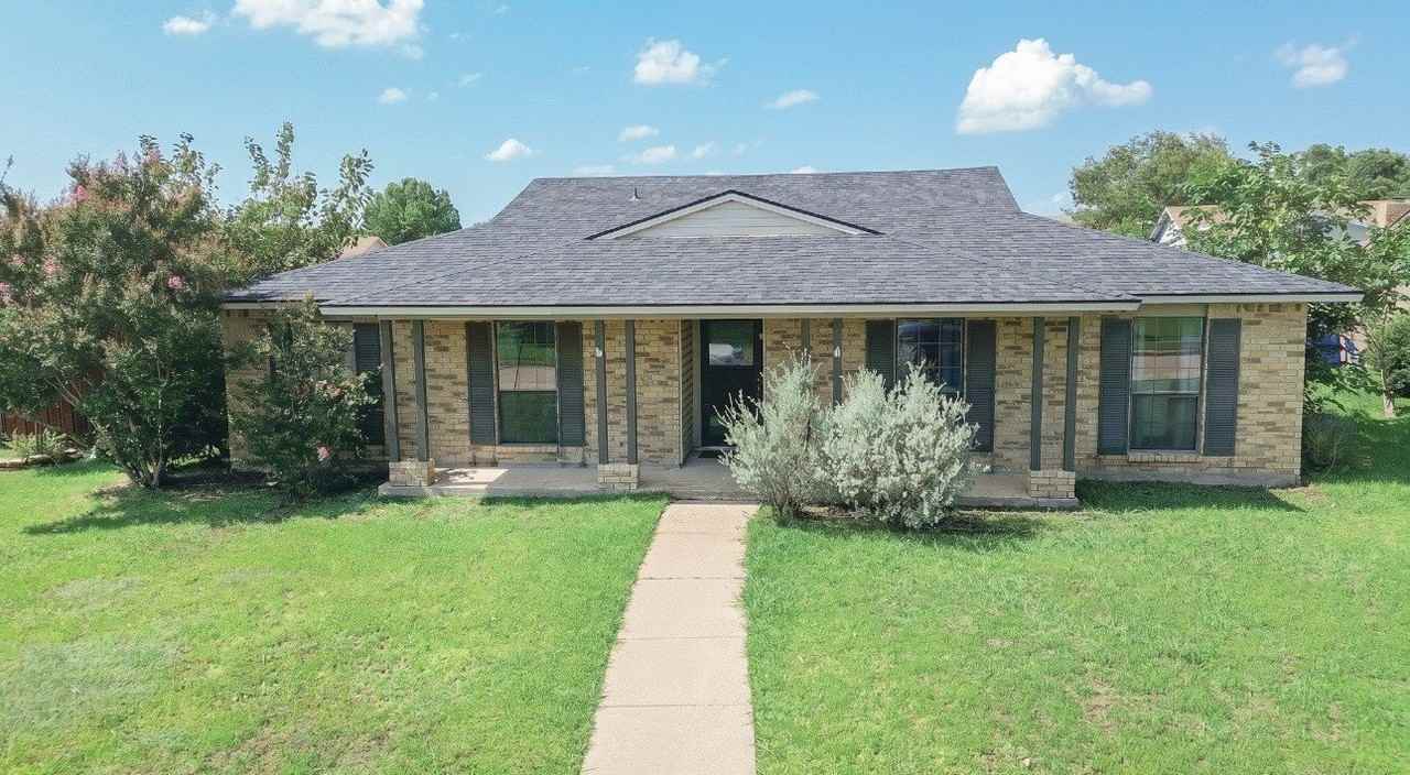 2213 Proctor Dr - Photo 3 of 22