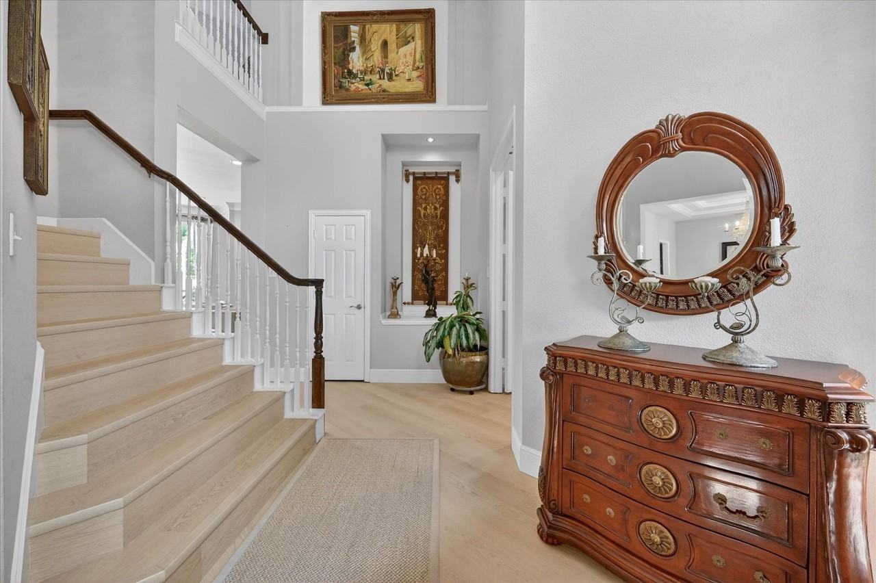3409 Waterbury Ct - Photo 3 of 27