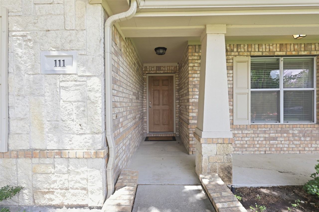 111 Shadybrook Dr - Photo 4 of 29