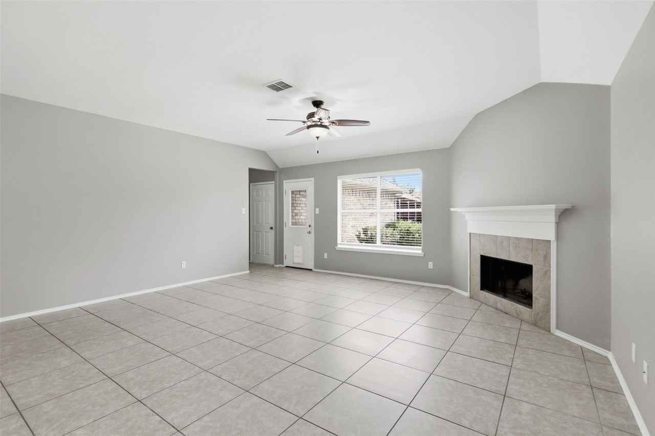 111 Shadybrook Dr - Photo 7 of 29