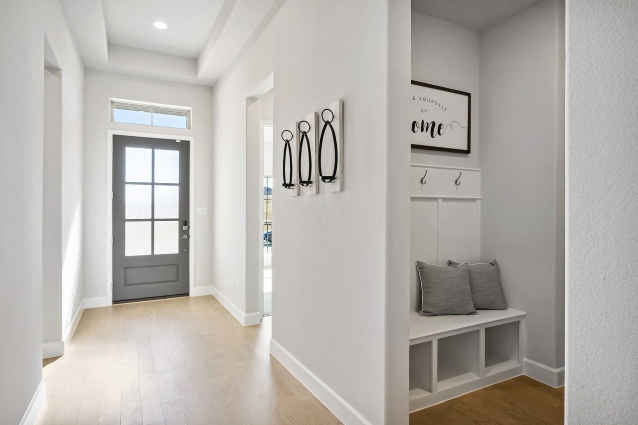 552 Horsetail Way - Photo 3 of 40