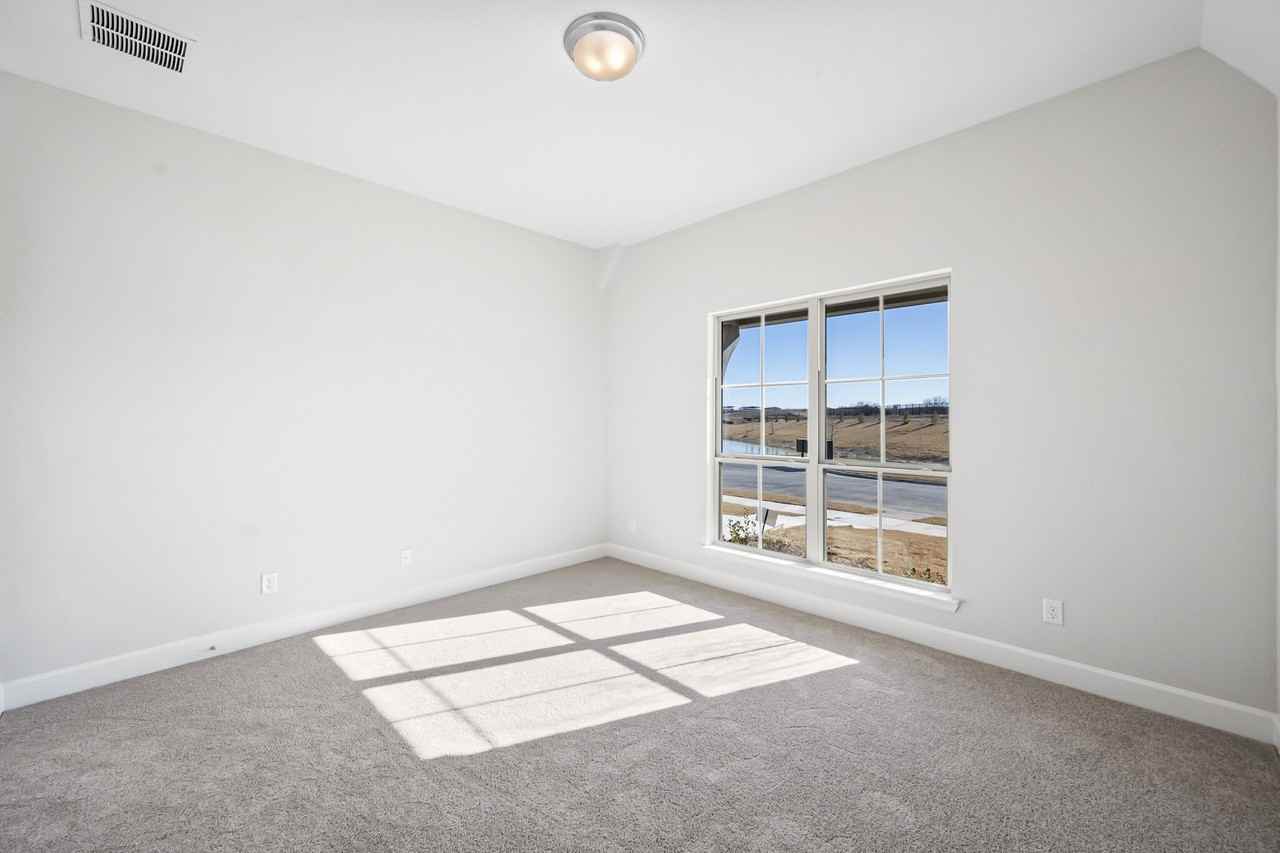 552 Horsetail Way - Photo 5 of 40