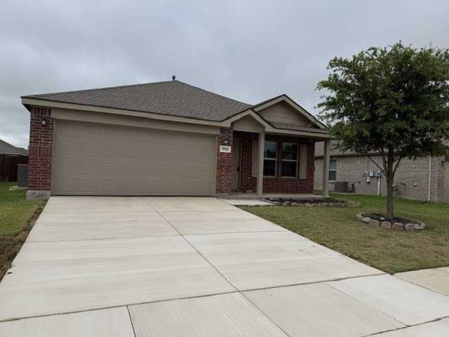 1703 Stonefield Dr - Photo 3 of 18