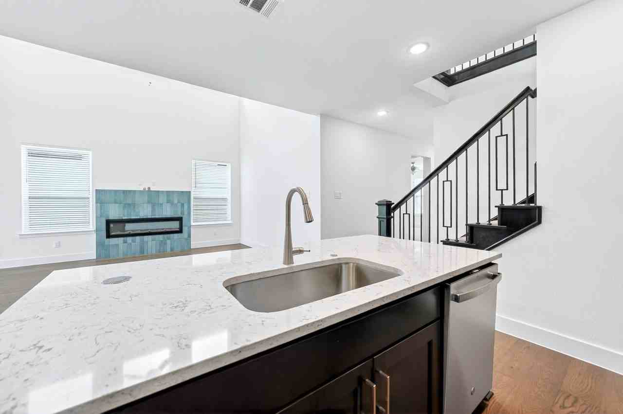 7340 Confetti Ln - Photo 6 of 38