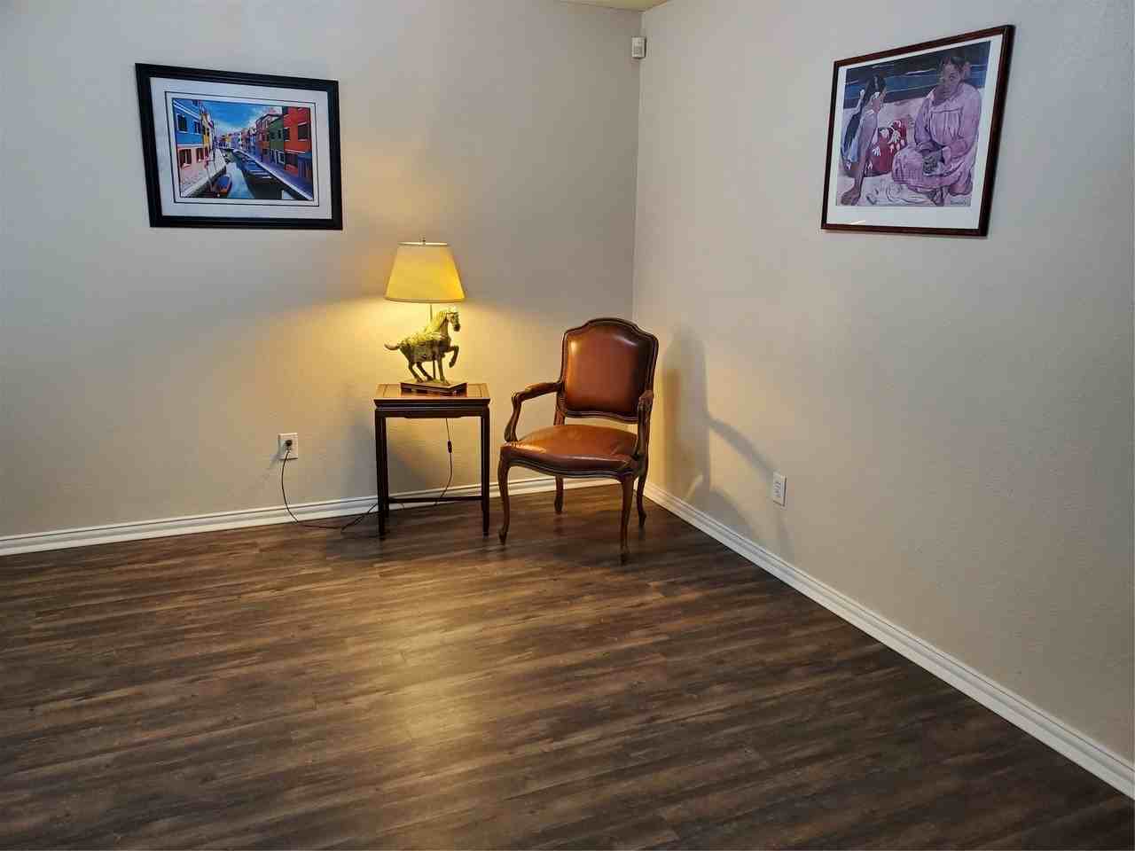 5005 Boxwood Ln - Photo 4 of 30