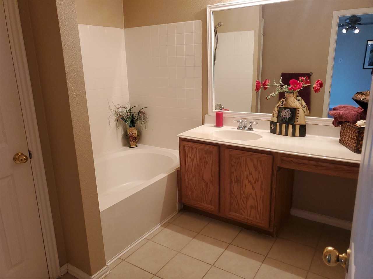 5005 Boxwood Ln - Photo 7 of 30