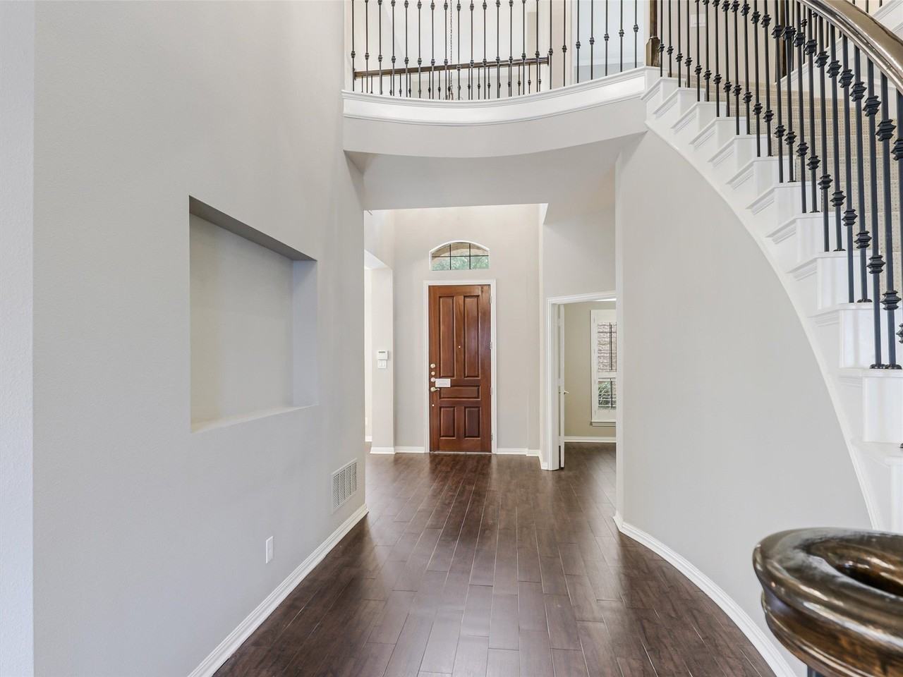 5619 Travis Dr - Photo 5 of 40