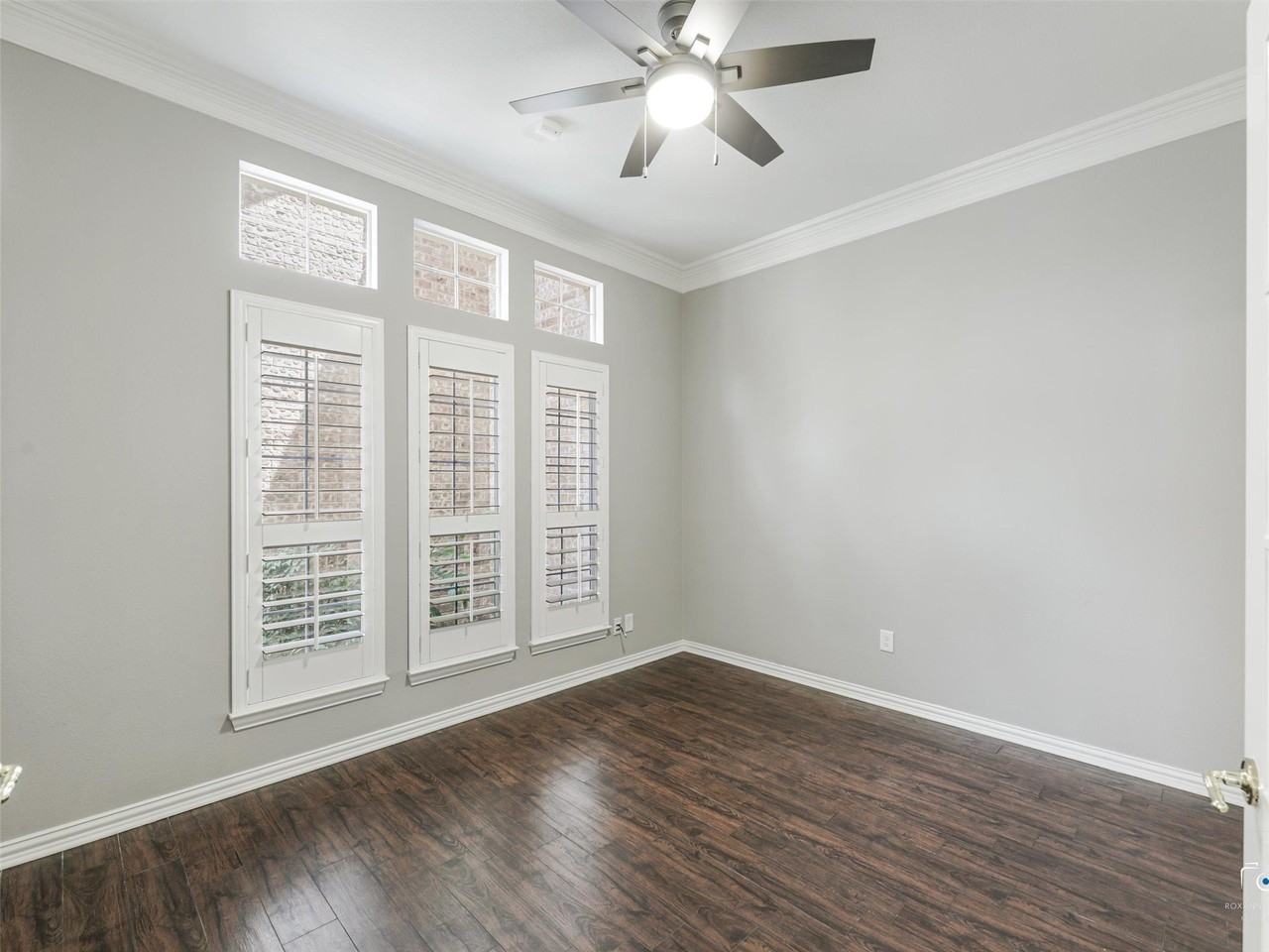 5619 Travis Dr - Photo 6 of 40