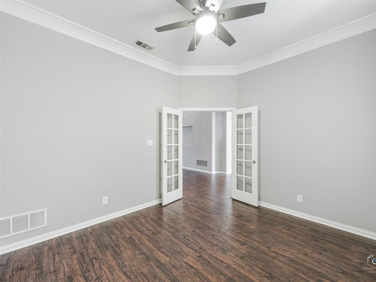 5619 Travis Dr - Photo 7 of 40