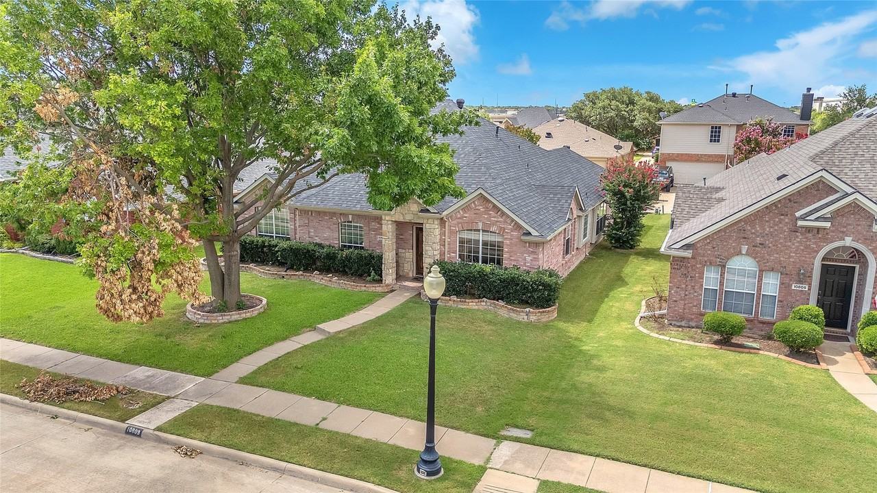 10809 River Oaks Dr - Photo 2 of 36