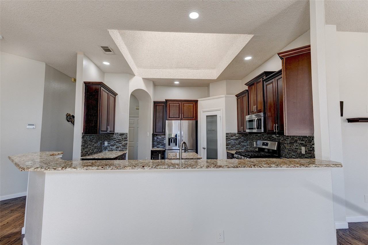 10809 River Oaks Dr - Photo 7 of 36