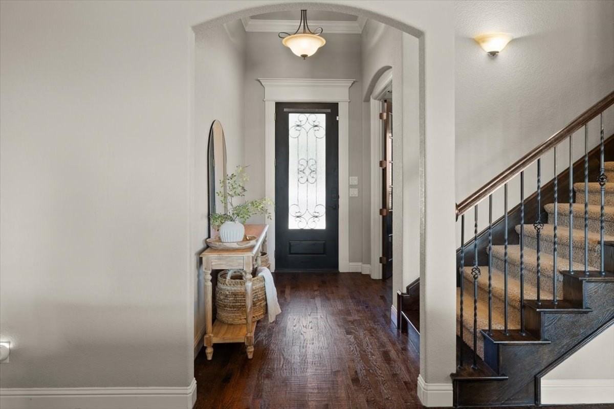 123 Claremont Dr - Photo 2 of 33
