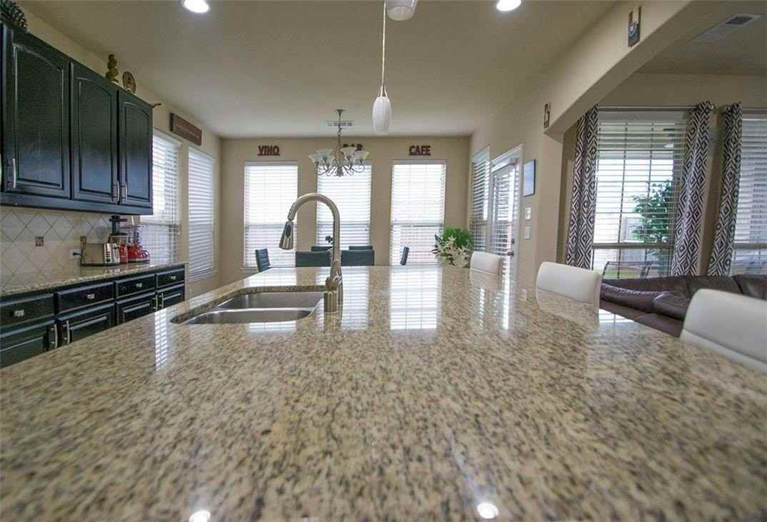 504 Eastland Dr - Photo 6 of 19