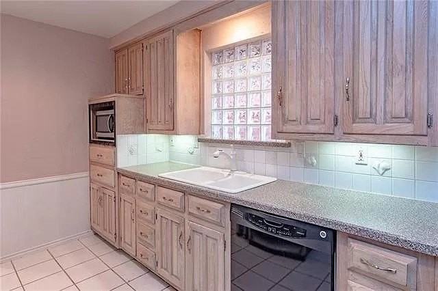 16209 Havenglen Dr - Photo 3 of 24