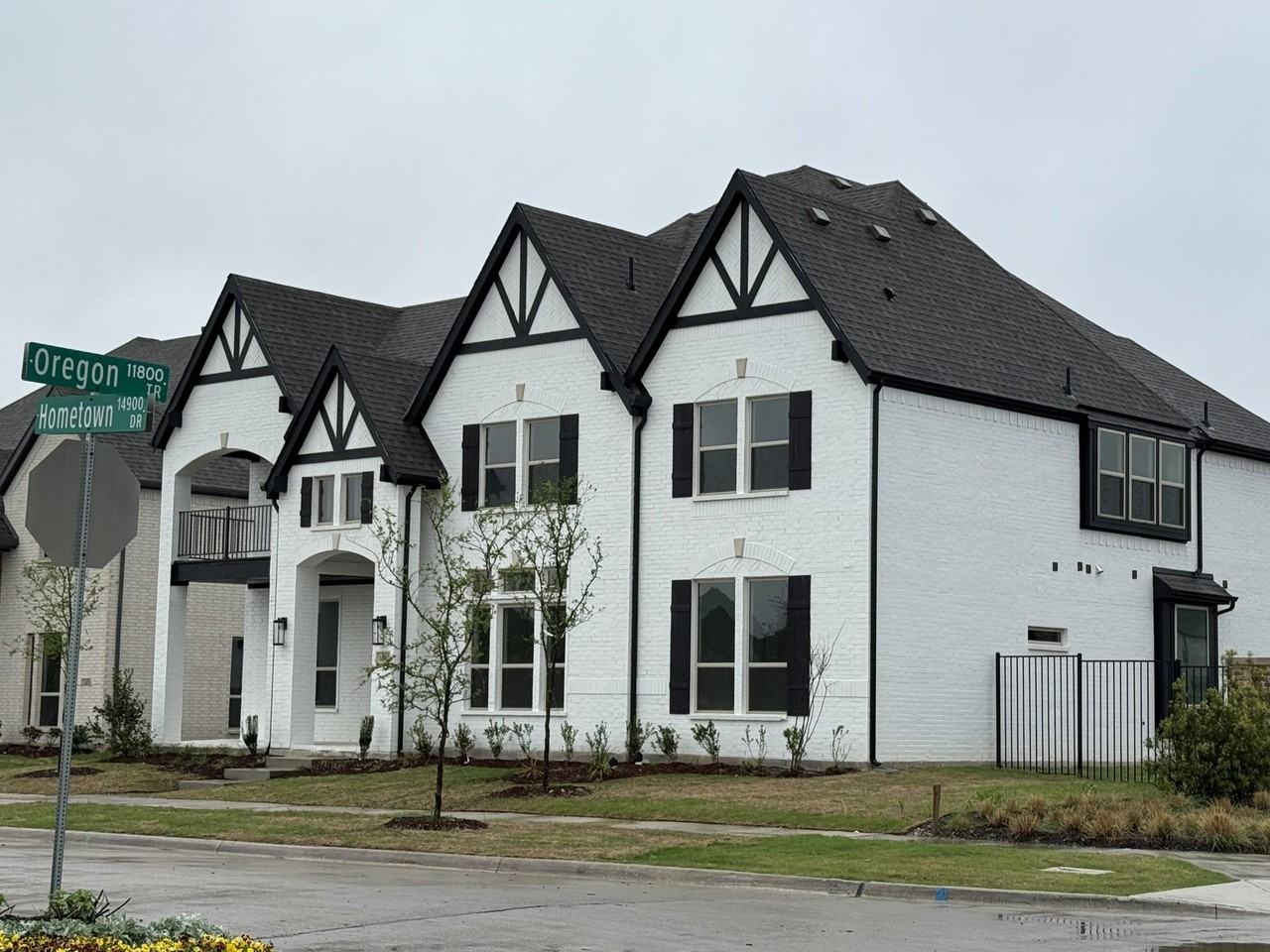 14902 Hometown Dr - Photo 3 of 26