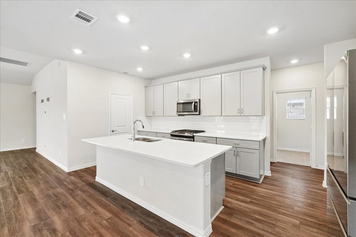 2232 Sun Star Dr - Photo 2 of 37