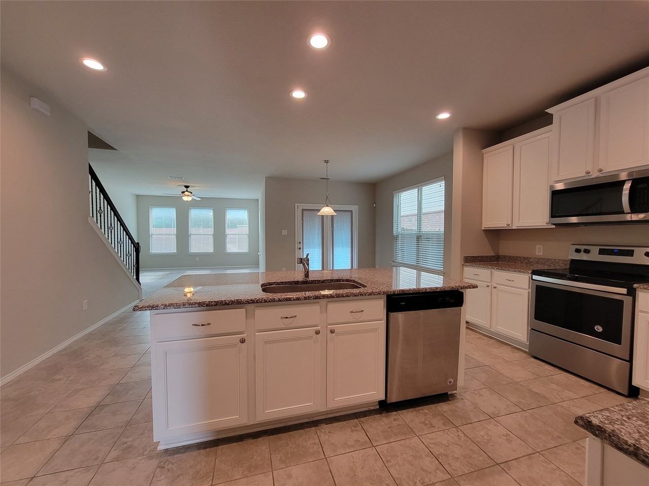 4725 Redbud Dr - Photo 4 of 22
