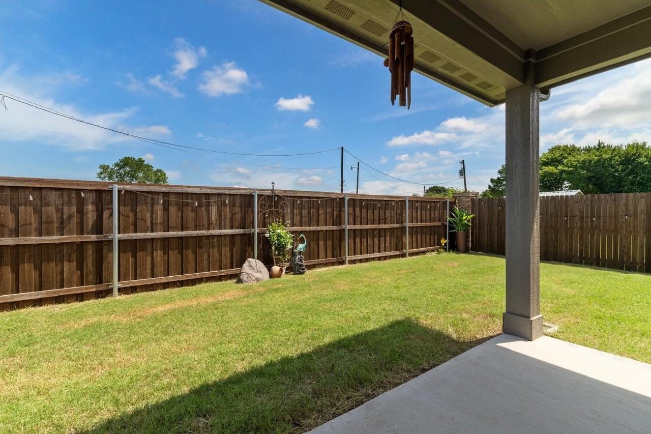 1101 La Esperanza Dr - Photo 3 of 12
