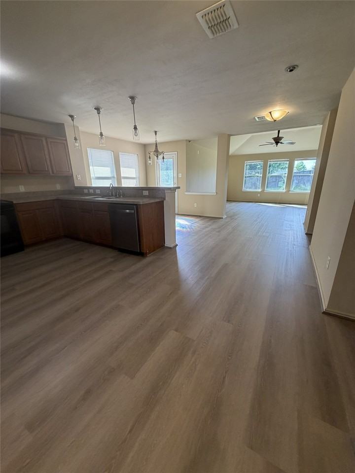 616 Overton Dr - Photo 5 of 13