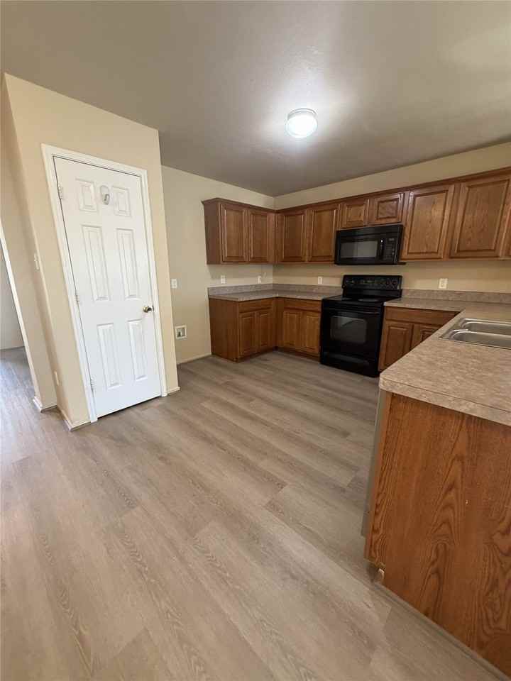 616 Overton Dr - Photo 6 of 13