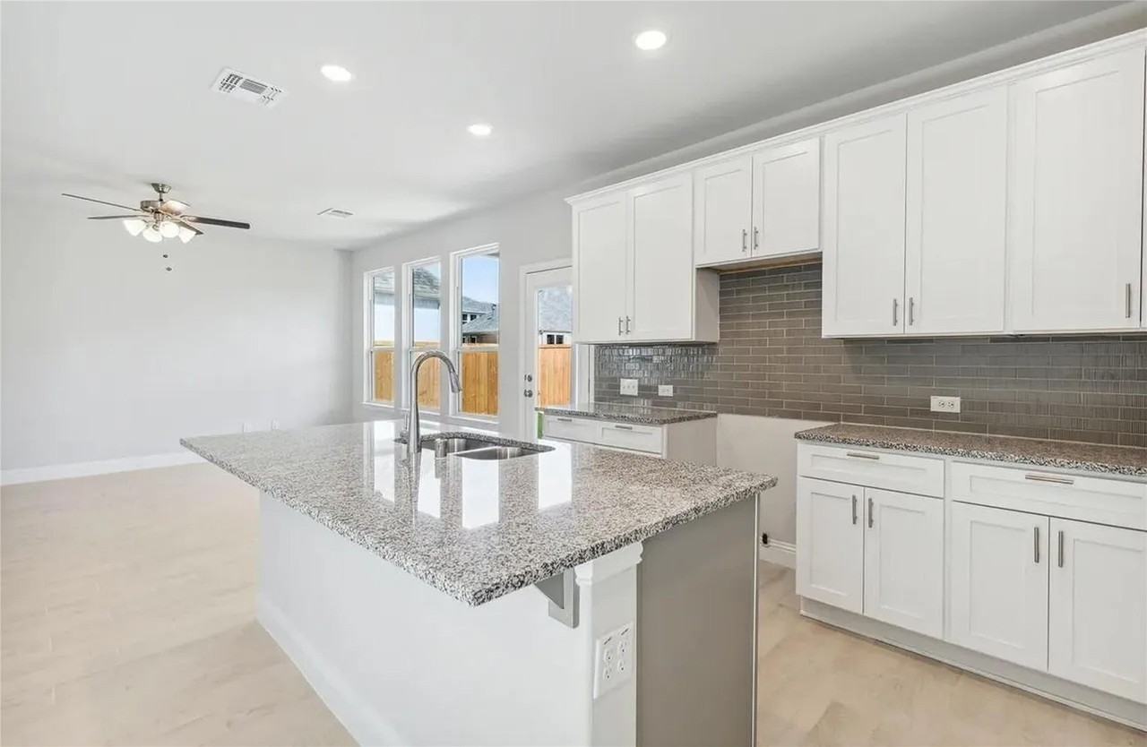 905 Sicily Blvd - Photo 2 of 20