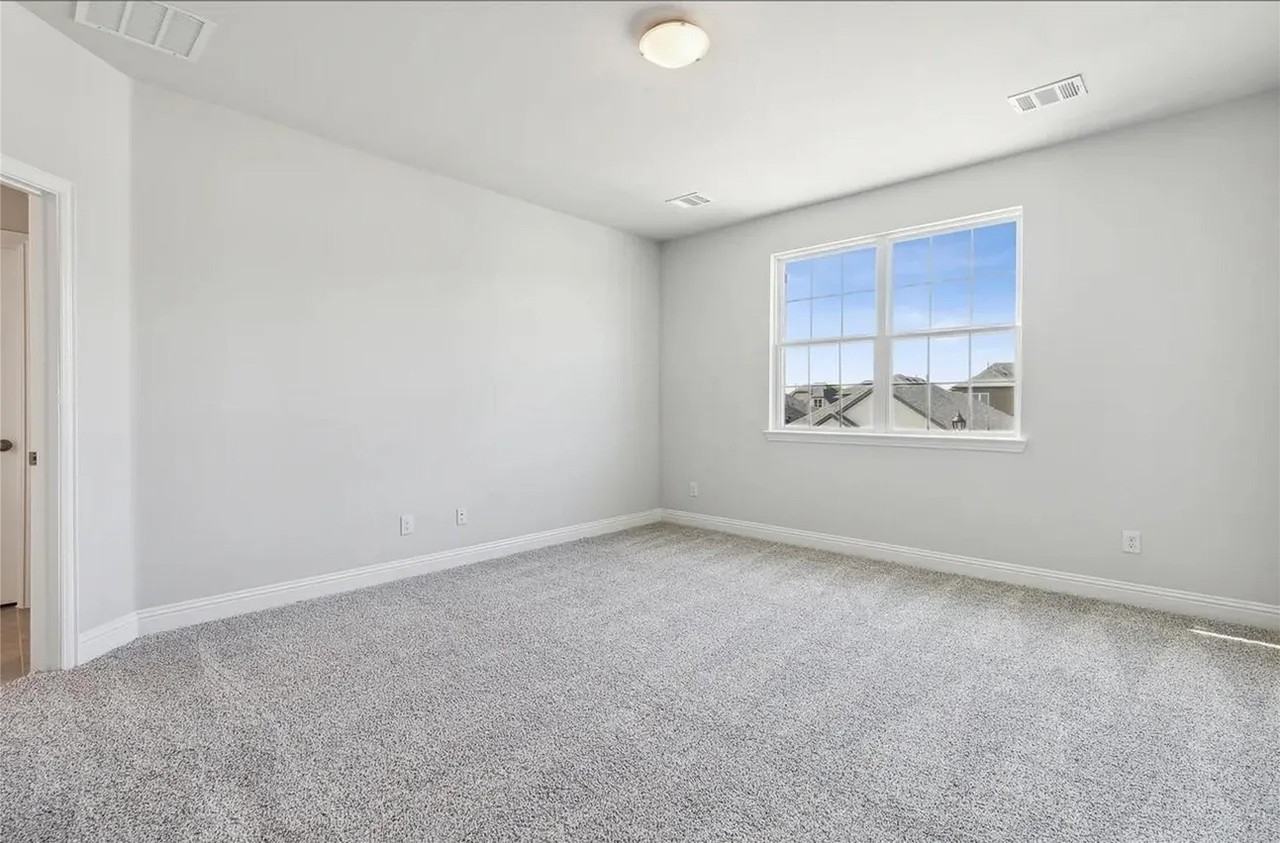 905 Sicily Blvd - Photo 3 of 20