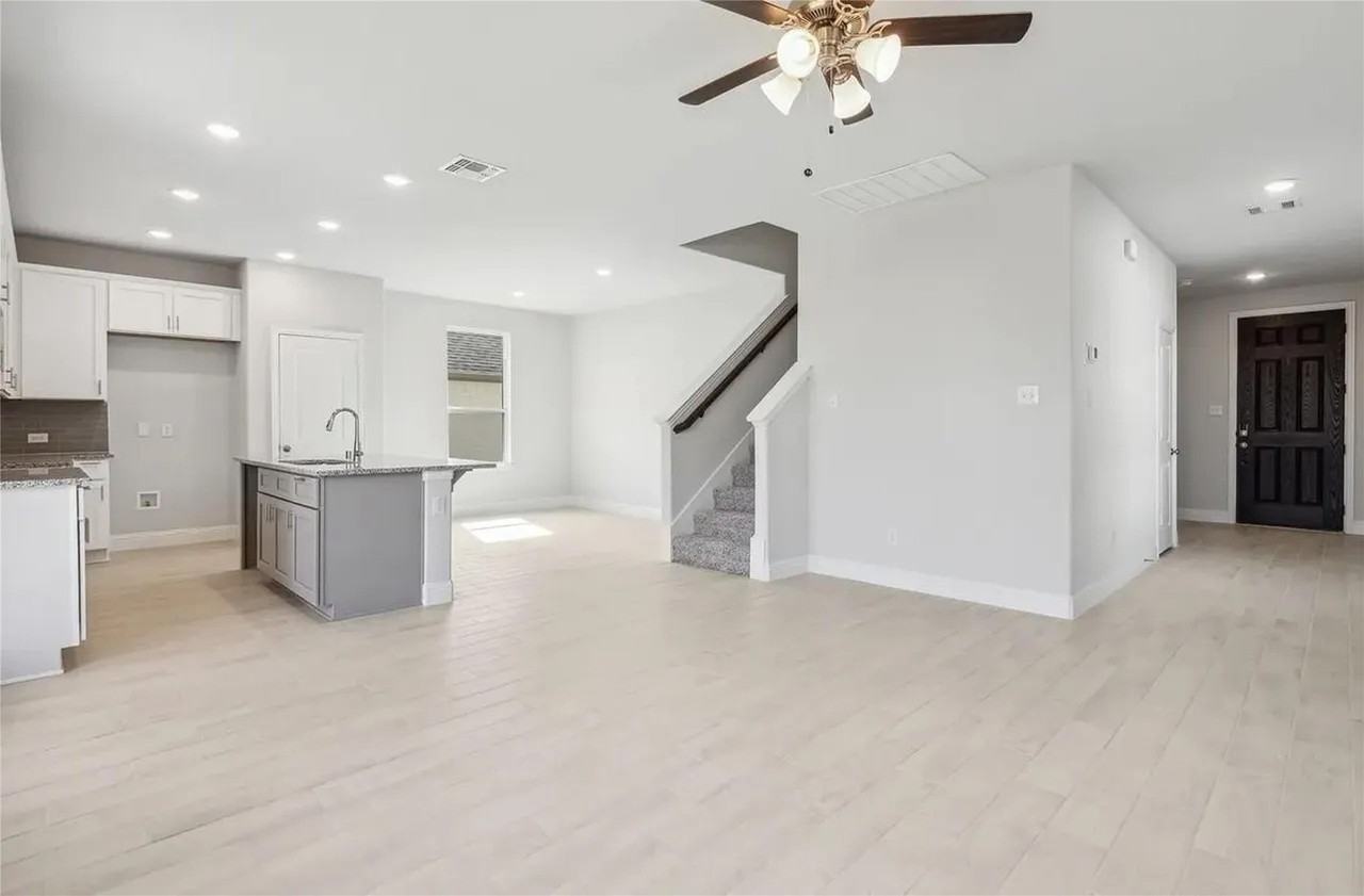 905 Sicily Blvd - Photo 7 of 20