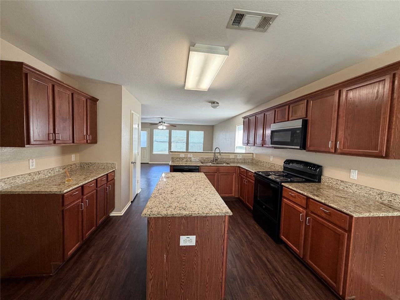 1343 Marvin Gdns - Photo 3 of 11