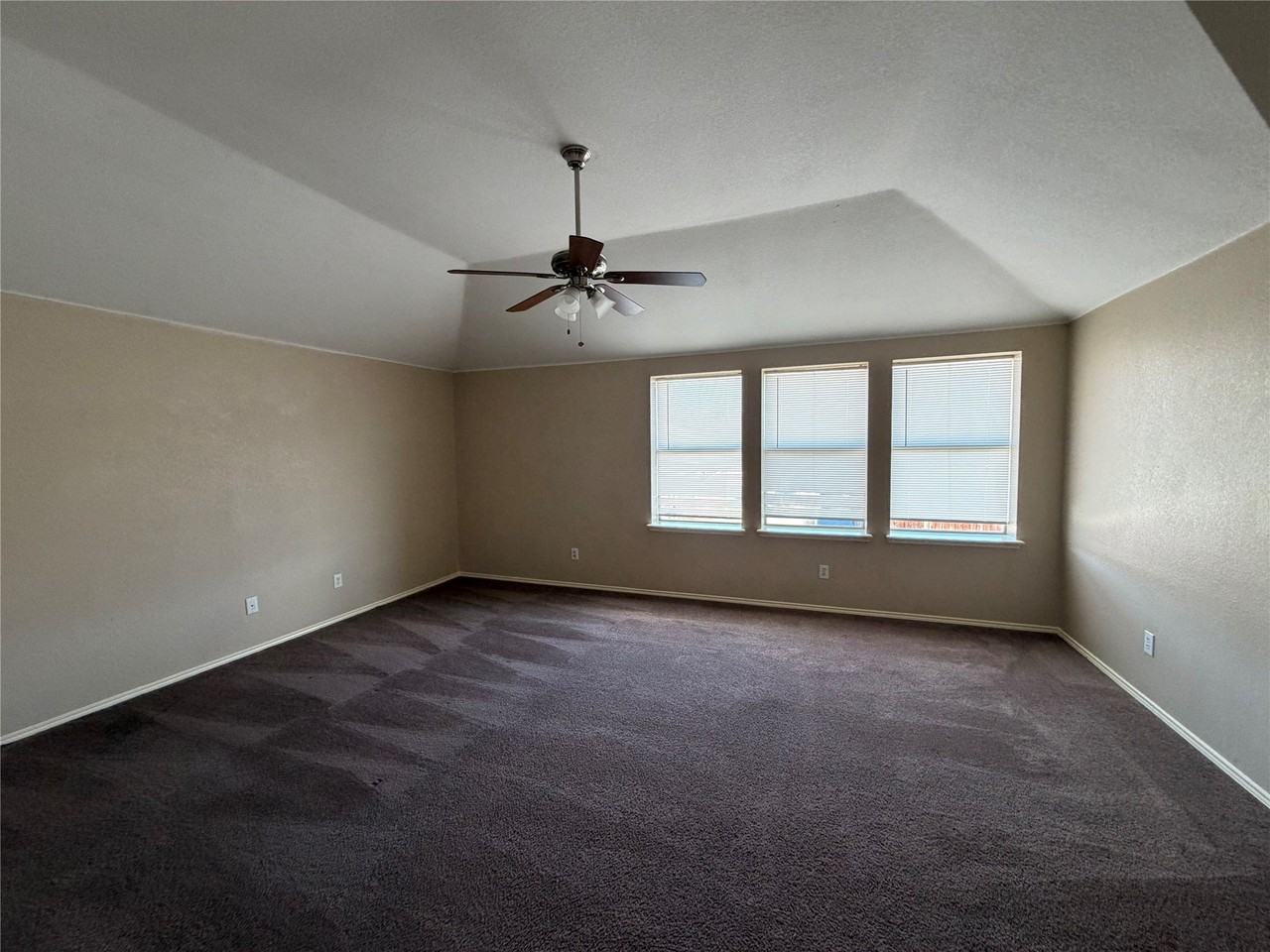 1343 Marvin Gdns - Photo 4 of 11