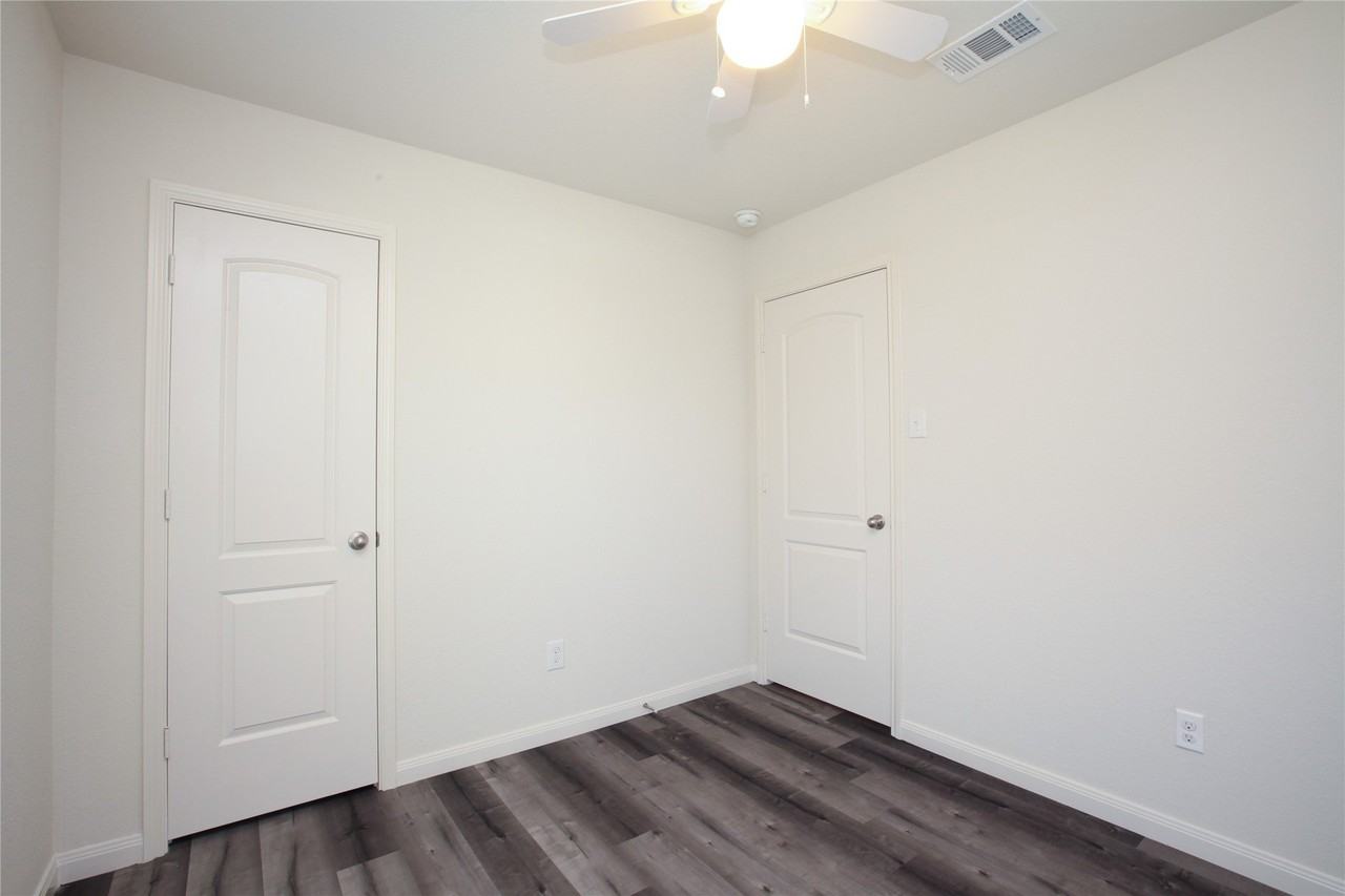 1325 Englemann Dr - Photo 7 of 22