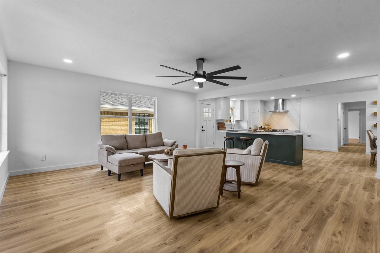 1917 S Vernon Ave - Photo 6 of 28