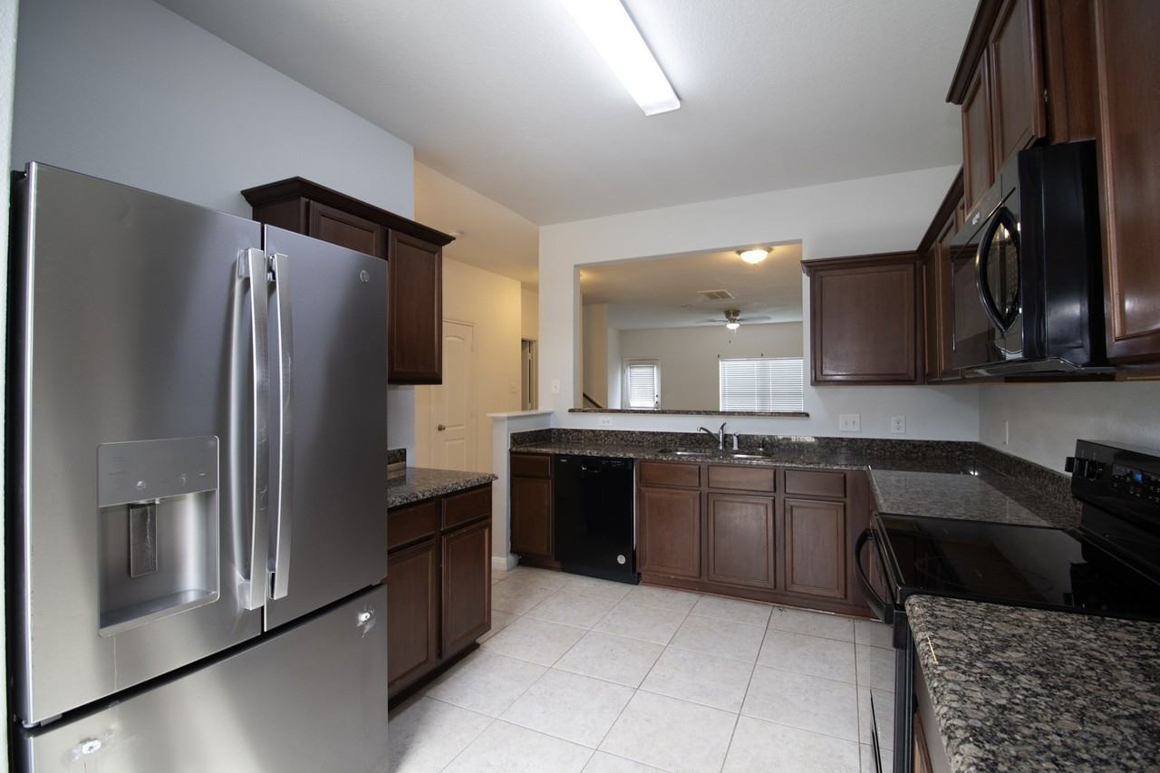 223 Magnolia Dr - Photo 3 of 27