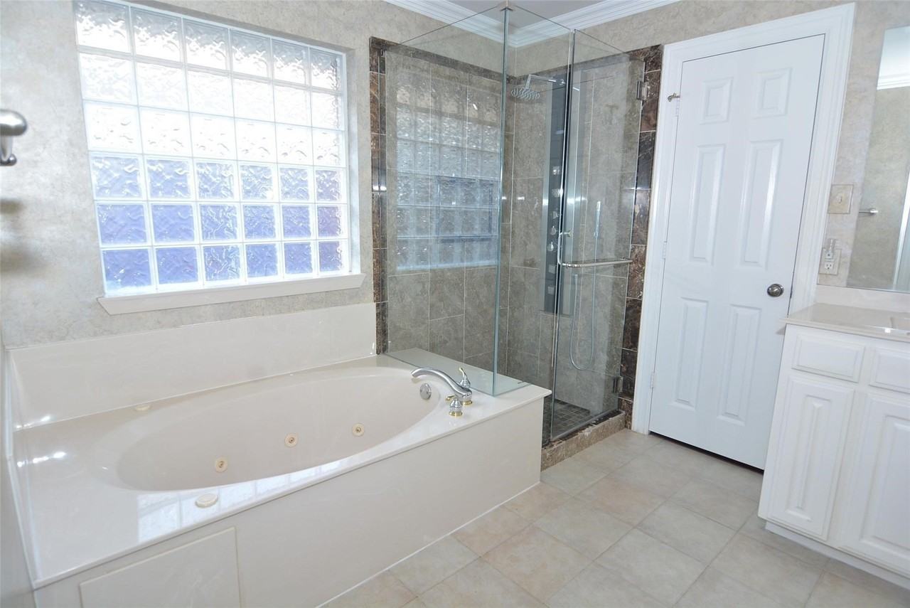 1003 Sunningdale - Photo 5 of 29