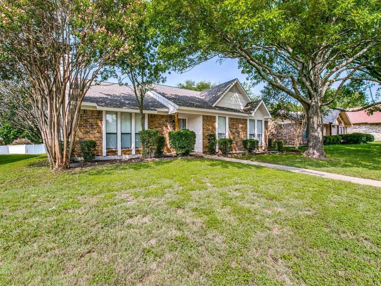 1419 Willow Run Dr - Photo 2 of 23