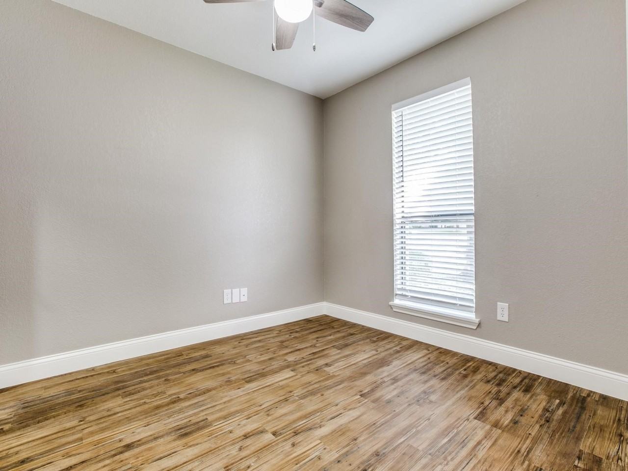 1419 Willow Run Dr - Photo 3 of 23