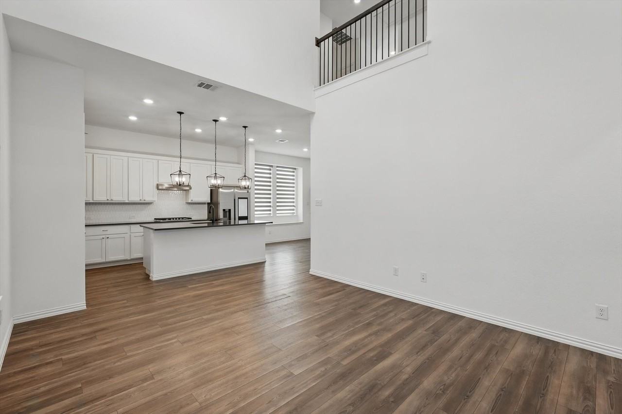 211 Harper St - Photo 2 of 16