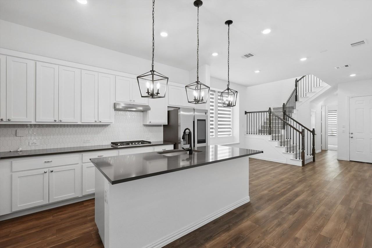 211 Harper St - Photo 3 of 16