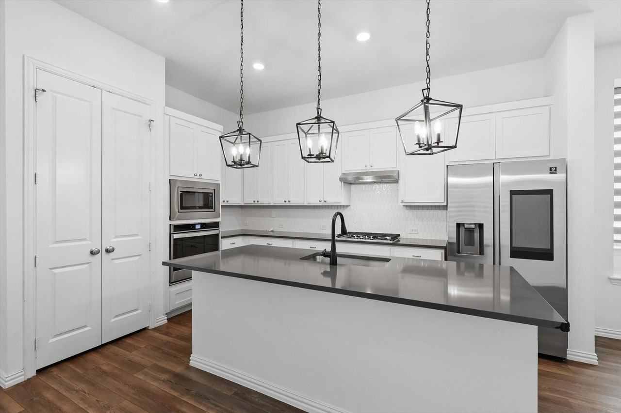 211 Harper St - Photo 4 of 16