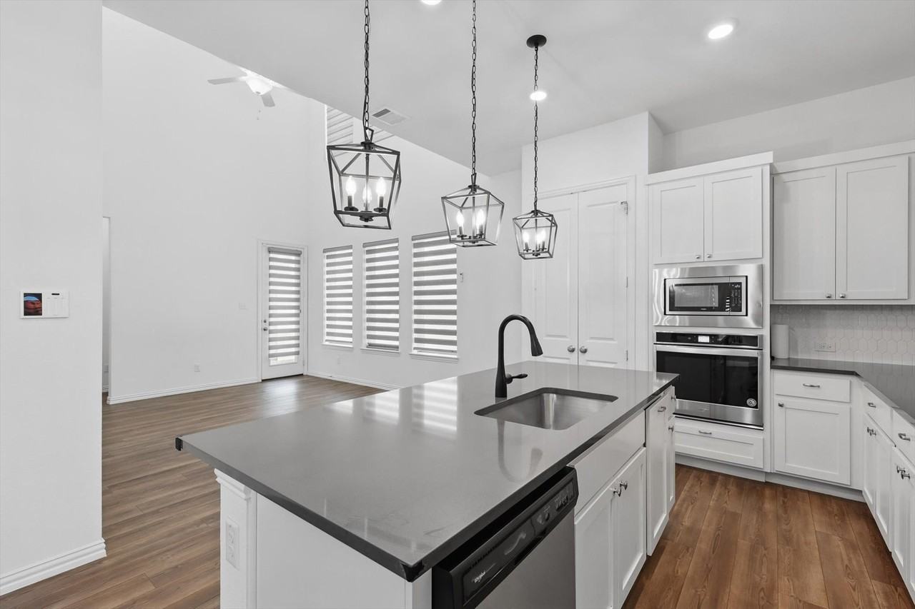 211 Harper St - Photo 5 of 16