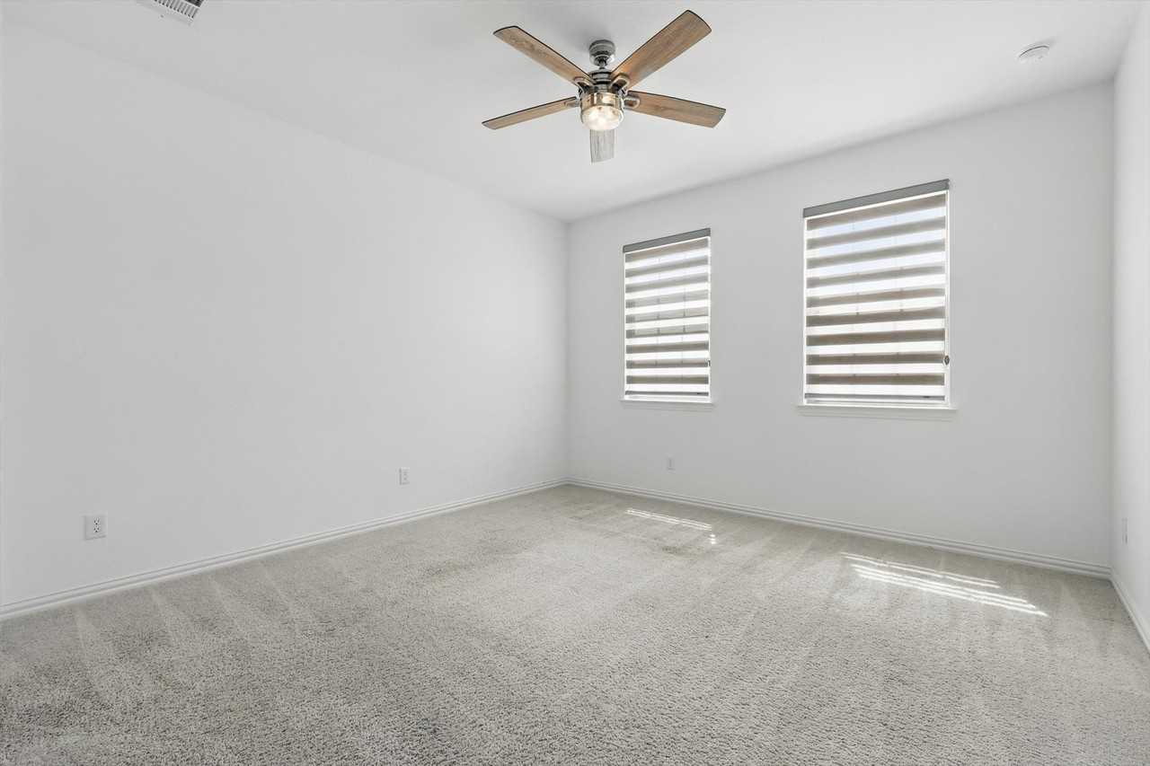 211 Harper St - Photo 7 of 16