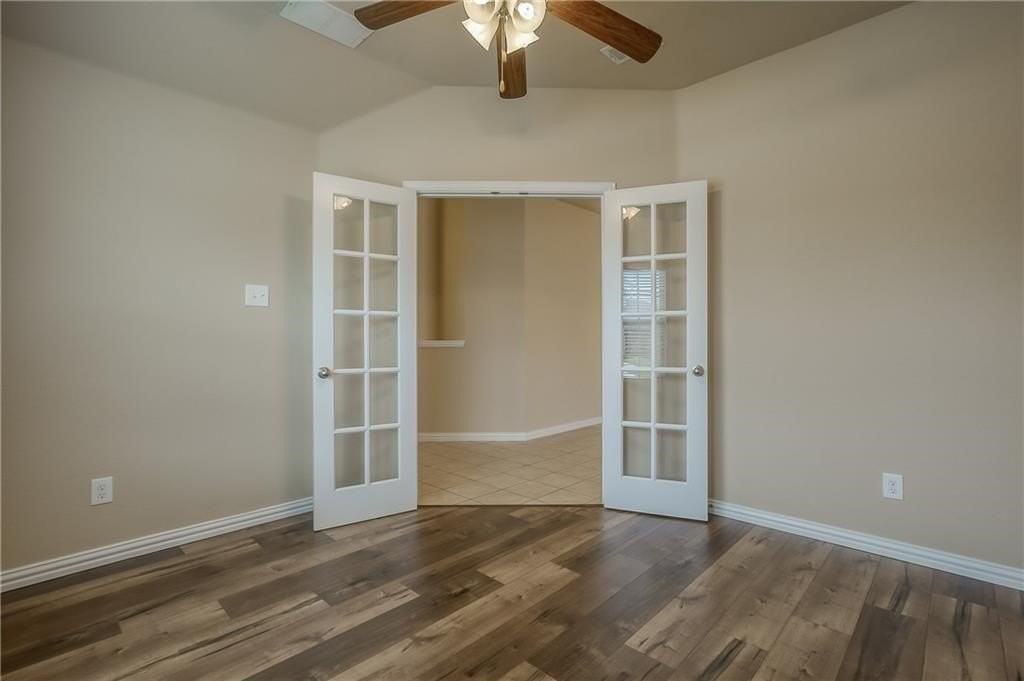 817 Silvermoon Dr - Photo 2 of 16