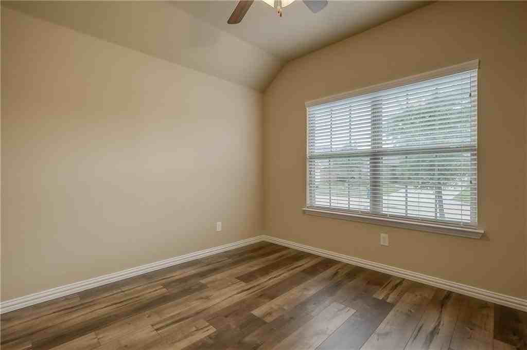 817 Silvermoon Dr - Photo 3 of 16