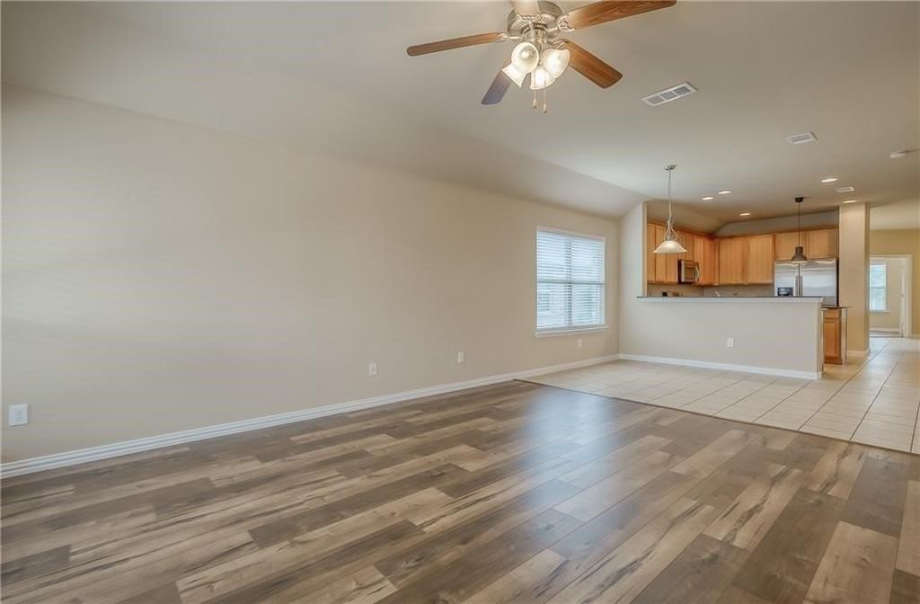 817 Silvermoon Dr - Photo 5 of 16
