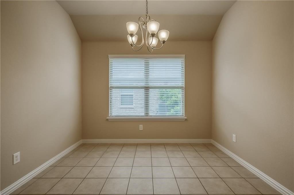 817 Silvermoon Dr - Photo 6 of 16